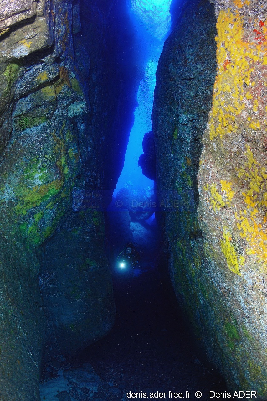 Ambiance grotte Catherine-Acores Maria Grotte bleue-17m-20170819-Denis-ADER-DSC_9416_tn_tn.jpg